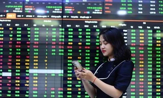 Tiền vào chứng khoán tăng vọt sau thỏa thuận thuế quan mới Mỹ - Việt