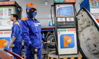 Giá xăng dầu giảm vào ngày mai?