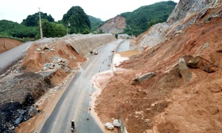 Chuyên gia hiến kế cách ngăn đường cao tốc vừa xây đã sụt lún