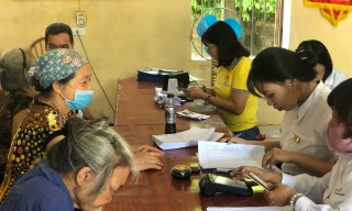 Bắc Giang đẩy mạnh chi trả lương hưu, BHXH không dùng tiền mặt 