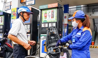 Giá xăng tăng gần 1000 đồng/lít