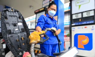 Ngày mai giá xăng tăng mạnh?
