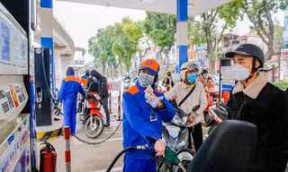 Giá xăng giảm vào ngày mai?