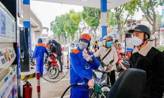 Giá xăng giảm vào ngày mai?