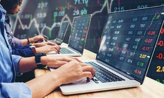 Khối ngoại đột ngột bán ròng hơn 2.500 tỷ đồng