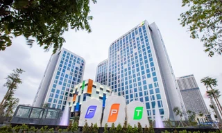 Lực bán xuất hiện đột ngột, cổ phiếu ‘ông lớn’ công nghệ nằm sàn 