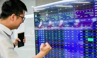 Chứng khoán lập đỉnh mới