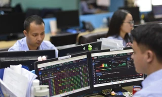 Thanh khoản chứng khoán tiếp tục 'dò đáy'