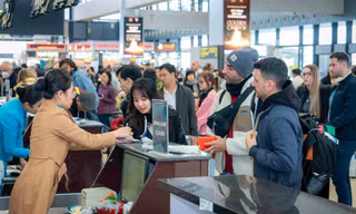 Ngày mai gần 100.000 người đổ về sân bay Nội Bài 