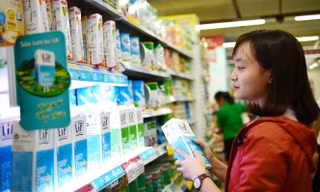 Người Việt chi 10.000 tỷ mua sữa ngoại trong 4 tháng