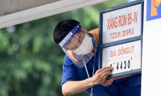 Giá xăng tiếp tục tăng, RON 95 vượt mốc 24.000 đồng/lít