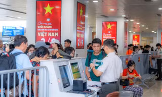 Giá vé máy bay đắt đỏ, khách đi trong nước dịp 2/9 giảm mạnh