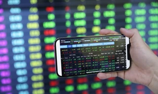 Nhà đầu tư chứng khoán chưa vội chốt lời 