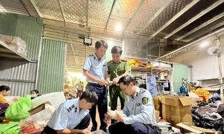 Phát hiện số lượng lớn hàng lậu, hàng giả bán qua sàn thương mại điện tử