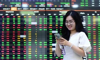 Tiền đổ mạnh vào chứng khoán, VN-Index vượt 1.400 điểm