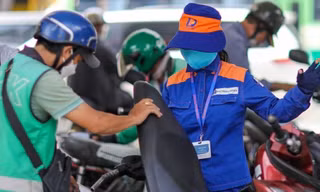 Giá xăng tiếp tục tăng vào ngày mai?