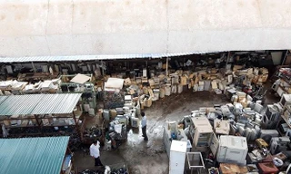 Giải tỏa 'đại siêu thị' đồ cũ: Cán bộ sợ dân vi phạm sẽ kiện?