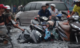 Người Sài thành khốn đốn nước ngập