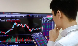 Khối ngoại bán ròng nghìn tỷ, VN-Index tiếp tục lao dốc