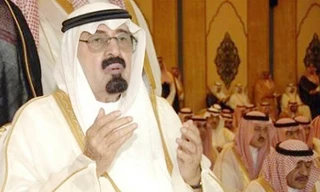 Quốc vương Arập Xê - út giàu có sẵn sàng chi tiền đổi lấy lòng người