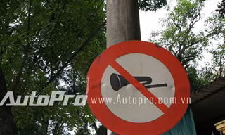 Không muốn đánh nhau: Hãy đừng bấm còi xe!