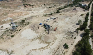 [CLIP] 'Bát nháo' nạo vét hồ thuỷ lợi: Theo dấu những chuyến xe chở cát bí ẩn