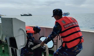 Cứu thành công tàu cá cùng 17 ngư dân gặp nạn trên biển