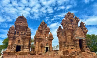 Ngắm nhìn tuyệt tác huyền bí của quần thể tháp Chăm ở Ninh Thuận