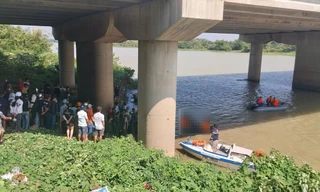 Thi thể hai thiếu nữ nghi nhảy cầu được tìm thấy trong tình trạng ôm chặt nhau