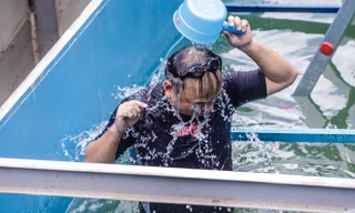 Tận thấy chuyên gia Nhật tắm bằng nước sông Tô Lịch