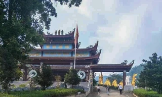 Cận cảnh loạt công trình trái phép 'xẻ thịt' đất rừng Thạch Thất