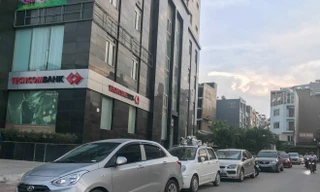 Cư dân nhà thu nhập thấp đầu tiên ở Hà Nội 'giành giật' chỗ để ô tô