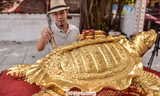Tận thấy 'cụ rùa Hồ Gươm' khổng lồ được mạ vàng 9999