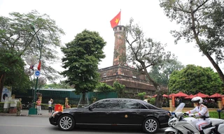 Đoàn xe ông Kim Jong Un lăn bánh rời thủ đô Hà Nội