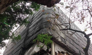 Cao ốc sai phép cạnh Hồ Gươm: ‘Tháo dỡ chậm trễ do thời tiết’