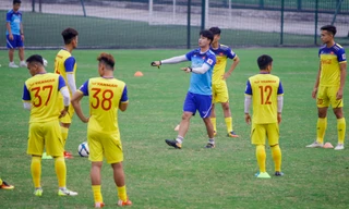 Đình Trọng tập trở lại, U23 Việt Nam luyện phòng ngự