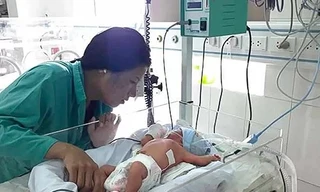 Năm nhân viên phòng khám lao ra công viên cứu sản phụ đẻ rơi con