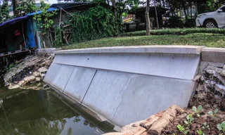 Cận cảnh bờ kè bằng khối bê tông đúc sẵn thí điểm cho Hồ Gươm