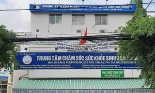 Dùng clip 'nóng' khống chế Giám đốc Trung tâm Chăm sóc sức khỏe sinh sản