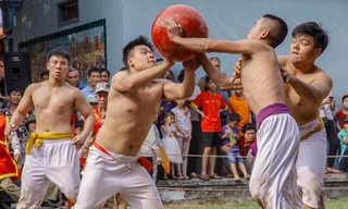 Hình ảnh quyết liệt trong lễ vật cầu làng đầu năm