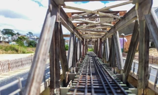 Ngắm cầu Long Biên thu nhỏ đến 64 lần y như thật