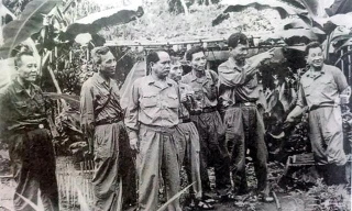 Hải trình ra Bắc bằng tàu đánh cá gặp nhiều sóng gió của ông Lê Đức Anh