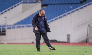 Trước trận gặp UAE, thầy Park gây chú ý với hành động đặc biệt ở Mỹ Đình