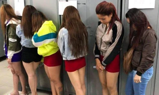 Cận cảnh cuộc đột kích tiệm massage kích dục với giá vé lên tới 13 triệu đông