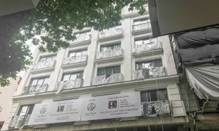 Cao ốc vượt tầng cạnh Hồ Gươm 'cắt ngọn' chậm tiến độ