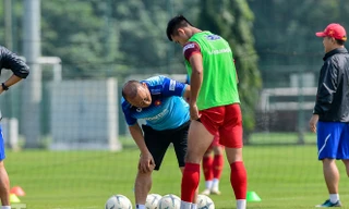 Tuyển Việt Nam bất ngờ đổi lịch 'luyện công'