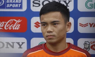 'Chú lùn' Hoàng Nam: 'Khó khăn khi đá vị trí của Quang Hải'