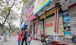 Dàn cột sắt 'khủng' giữ cho nhà không đổ trên phố Hà Nội