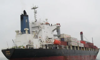 Giải cứu tàu hơn 17 nghìn tấn mắc cạn