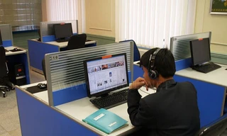 Một người Triều Tiên đang dùng mạng